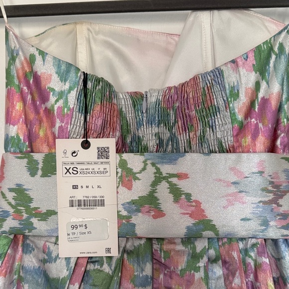 Floral puff Strapless Dress with Belt - Picture 5 of 5